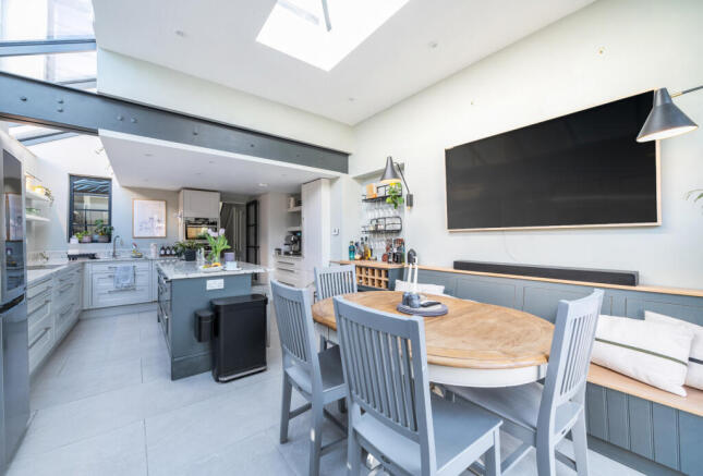 1420550-7-69d4cd4...