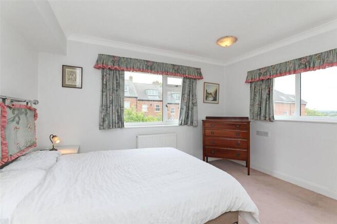 4 bed Detached for sale Image 7