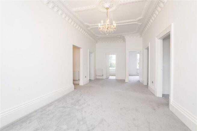 3 bed Apartment to rent Image 4
