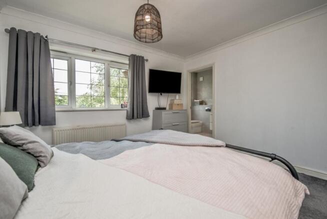 3 bed Detached for sale Image 8