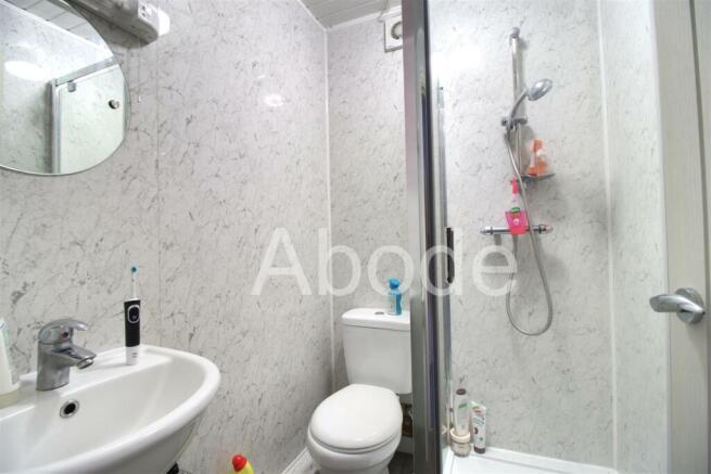 4 bed Flat to rent Image 10