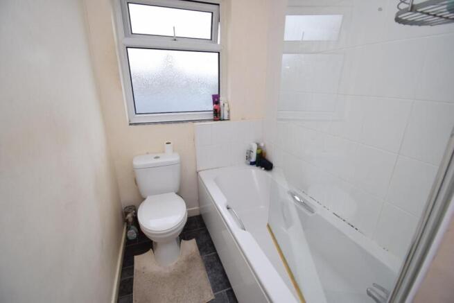 Bathroom.JPG