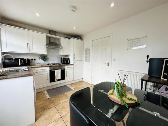 kitchen .jpg