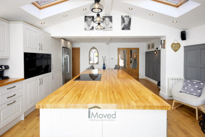 4 bed Semi-Detached for sale Image 6