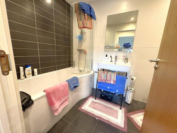 1 bed Apartment to rent Image 5