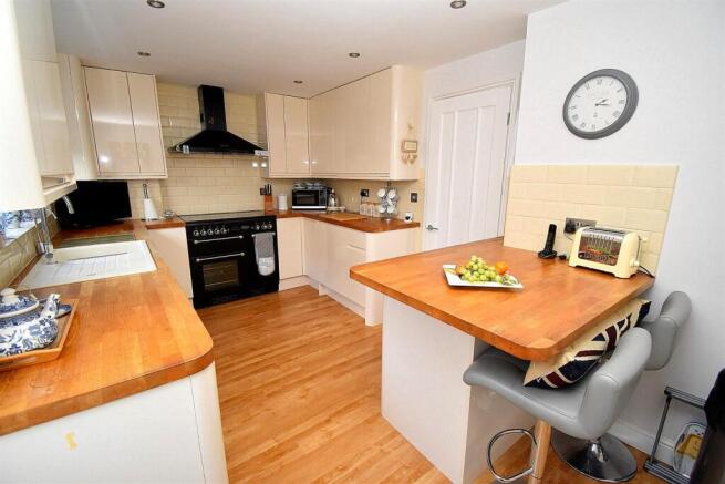 KITCHEN BREAKFAST ROOM.JPG