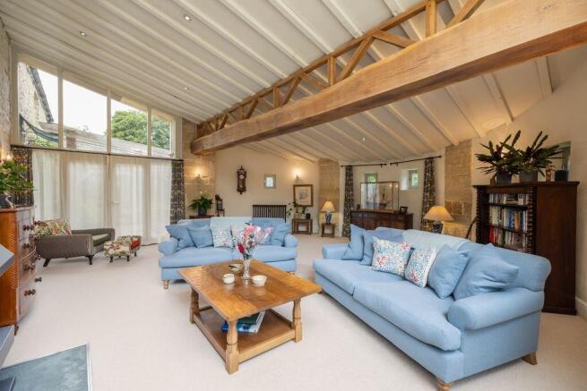 5 bed Detached for sale Image 3