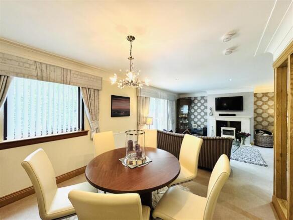 Lounge/Dining Room