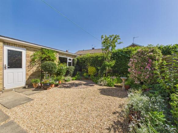 2 bed Semi-Detached Bungalow for sale Image 10