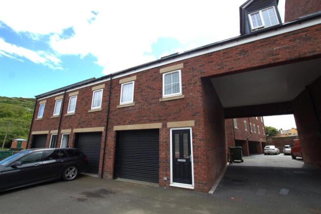 4 bed End of Terrace to rent Image 10