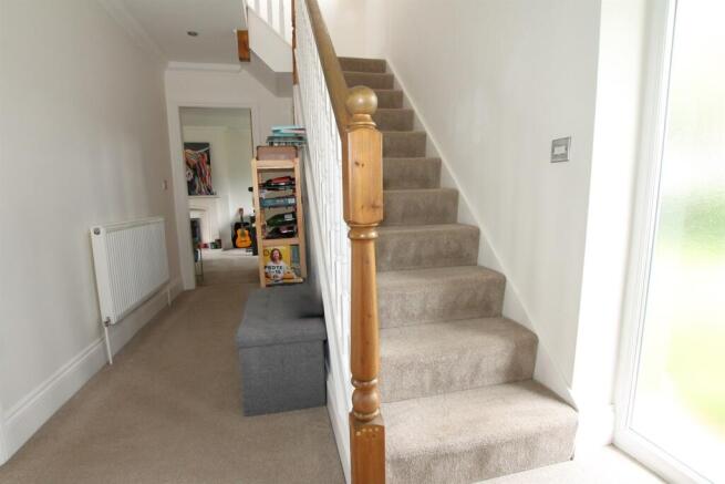 4 bed Detached to rent Image 5