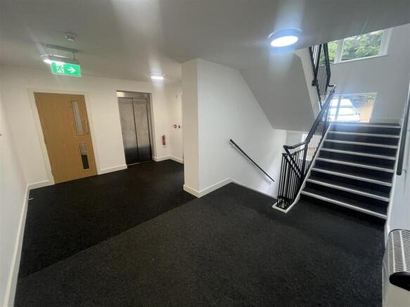 2 bed Apartment to rent Image 5