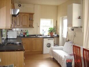 FITTED KITCHEN
