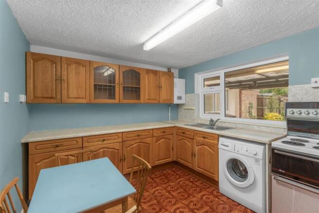 14 Elmscote Road, Banbury-7.jpg