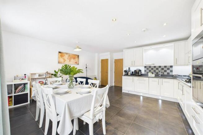 Pintail Way, Maidenhead, Berkshire, SL6 photo 4