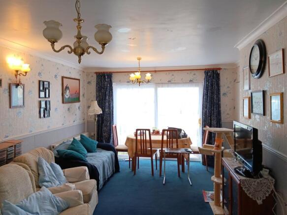 Lounge/Dining Room