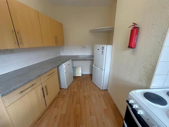 Kitchen 2.jpeg