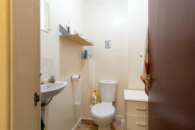 7 bed House to rent Image 11