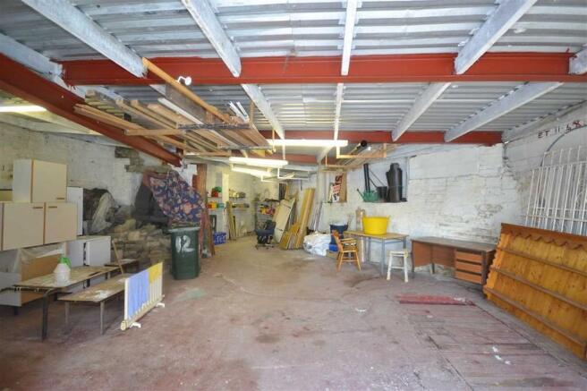 workshop/ garage
