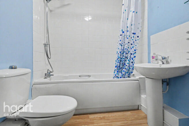 1-bed flat on Caspian Way, Purfleet, £170,000