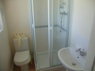 EN-SUITE SHOWER