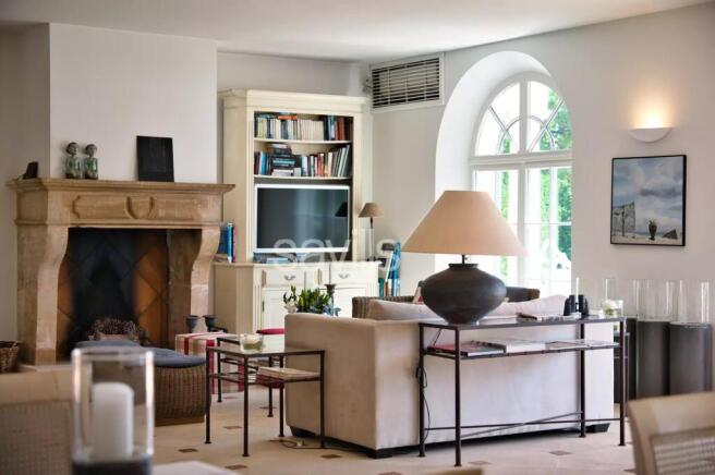 Hotel 100 meters from the beach for sale