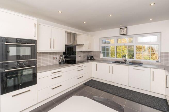 BREAKFAST/KITCHEN