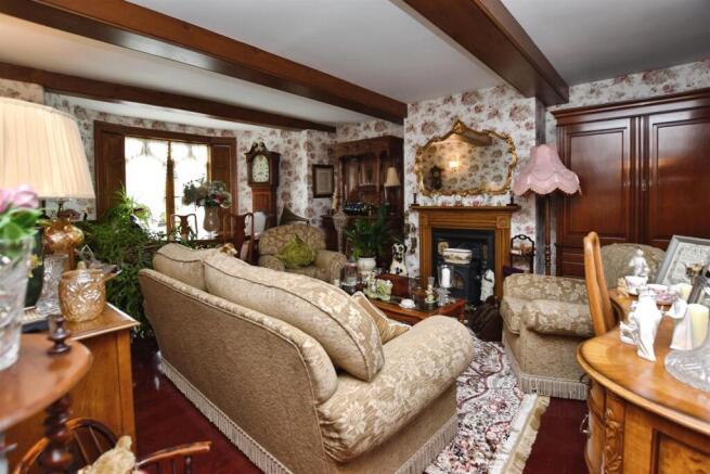 5 bed Detached for sale Image 11