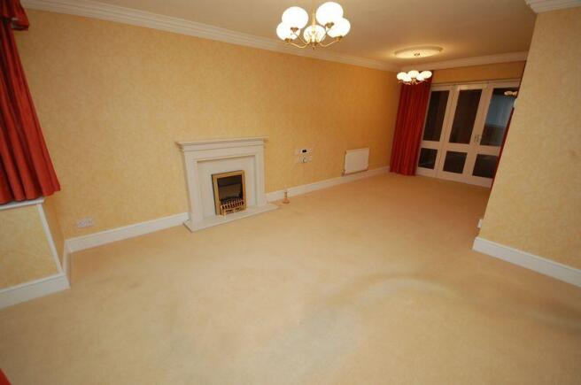 lounge/dining ...