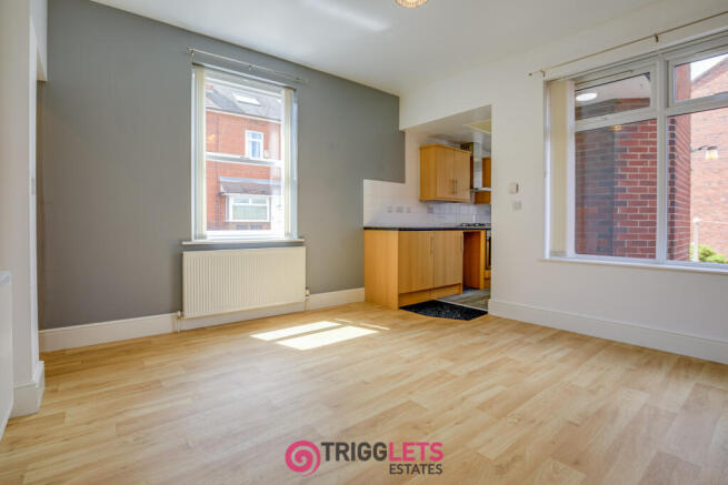 2 bed Terraced to rent Image 6