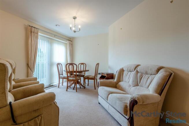 8692884-interior09.jpg
