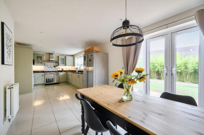 Lawson Way, Aylesbury, Buckinghamshire photo 4