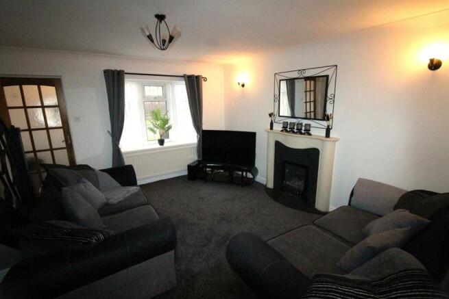260 Low Grange Ave-Lounge2.JPG