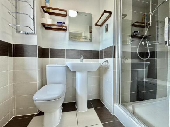 En-Suite to Bedroom 2