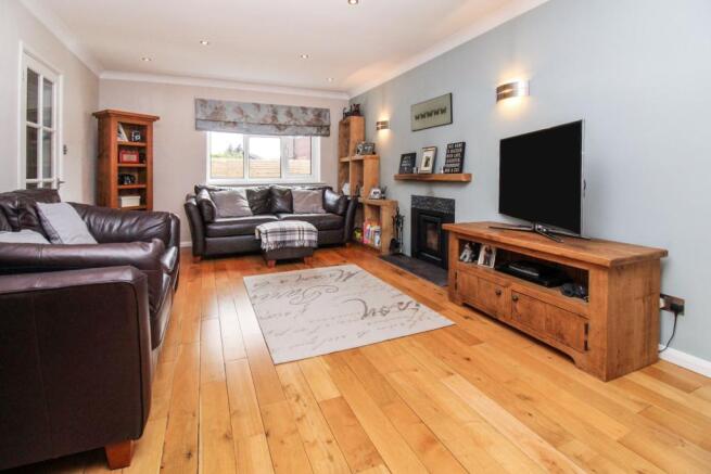 Lounge/Dining Room