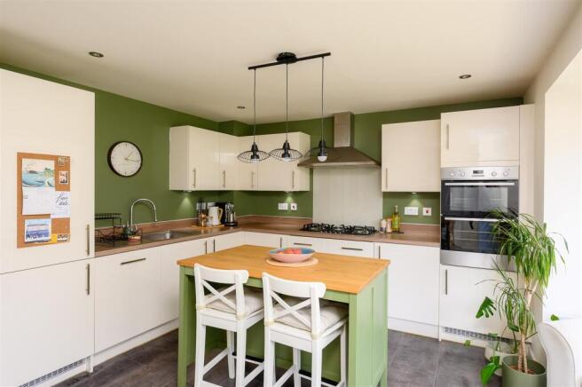 4 bed Detached for sale Image 4