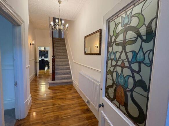 5 bed Semi-Detached to rent Image 8