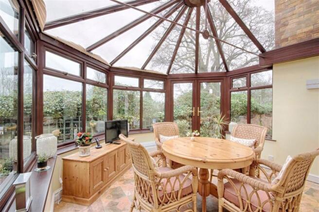 SUN ROOM/BREAKFAST ROOM