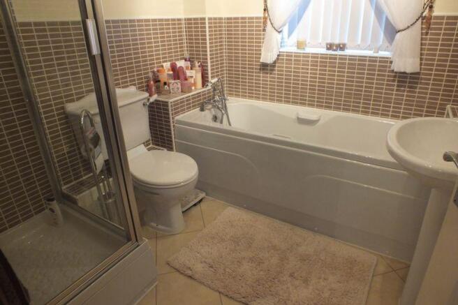 FAMILY BATHROOM