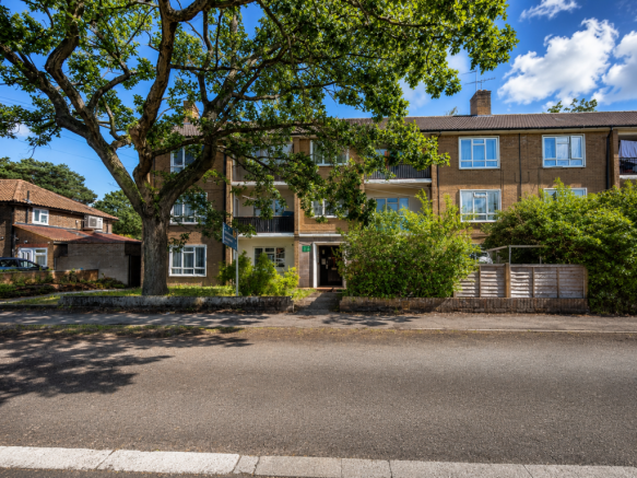 Spacious 2 Bedroom Flat in Sheerwater