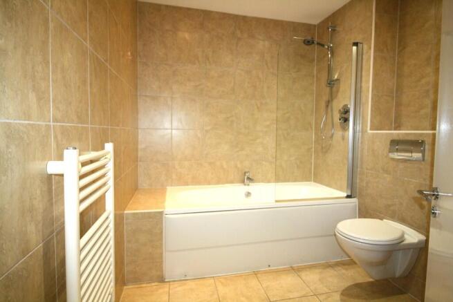 2 bed Apartment to rent Image 4