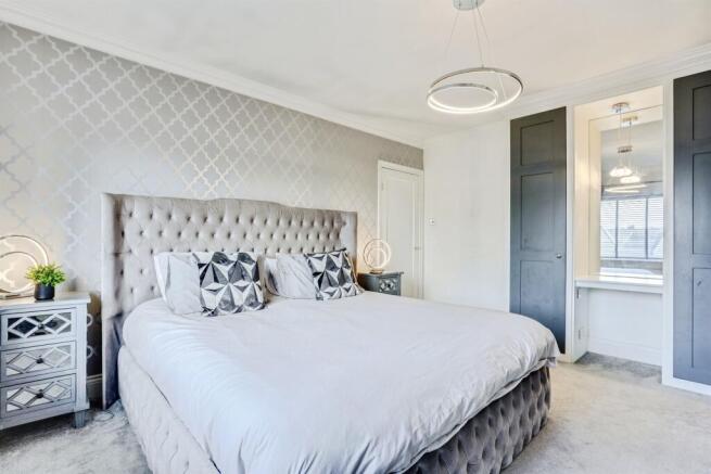4 bed Detached for sale Image 10