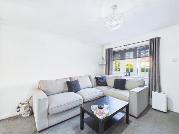 CAM01909G0-PR0477-STILL009