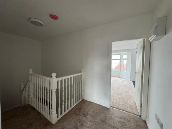 2 bed Flat to rent Image 8