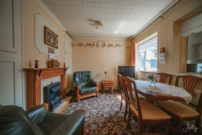 Living/dining room