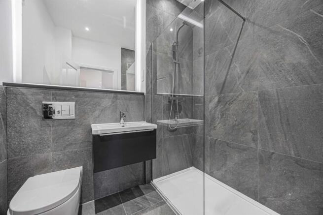 Bathroom (Shower Roo