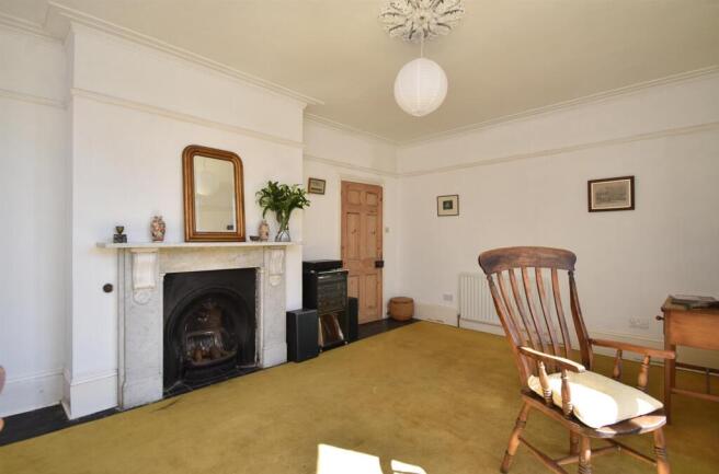 Reception room/bedroom