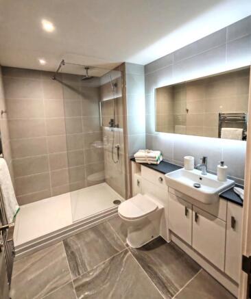 2 bed Apartment to rent Image 5