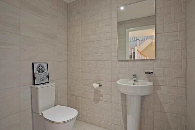 5 bed Detached for sale Image 4