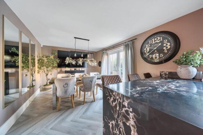 6 bed Detached for sale Image 4